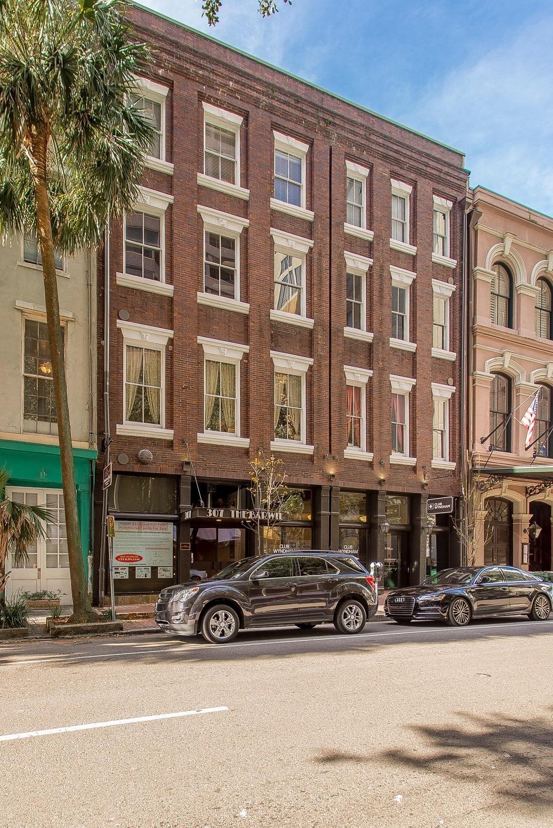 The front of Downtown Dental in New Orleans LA